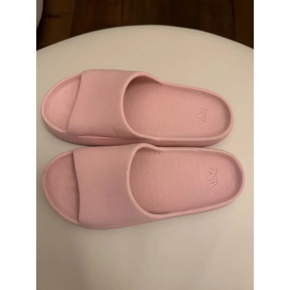 Zara Pool slides
